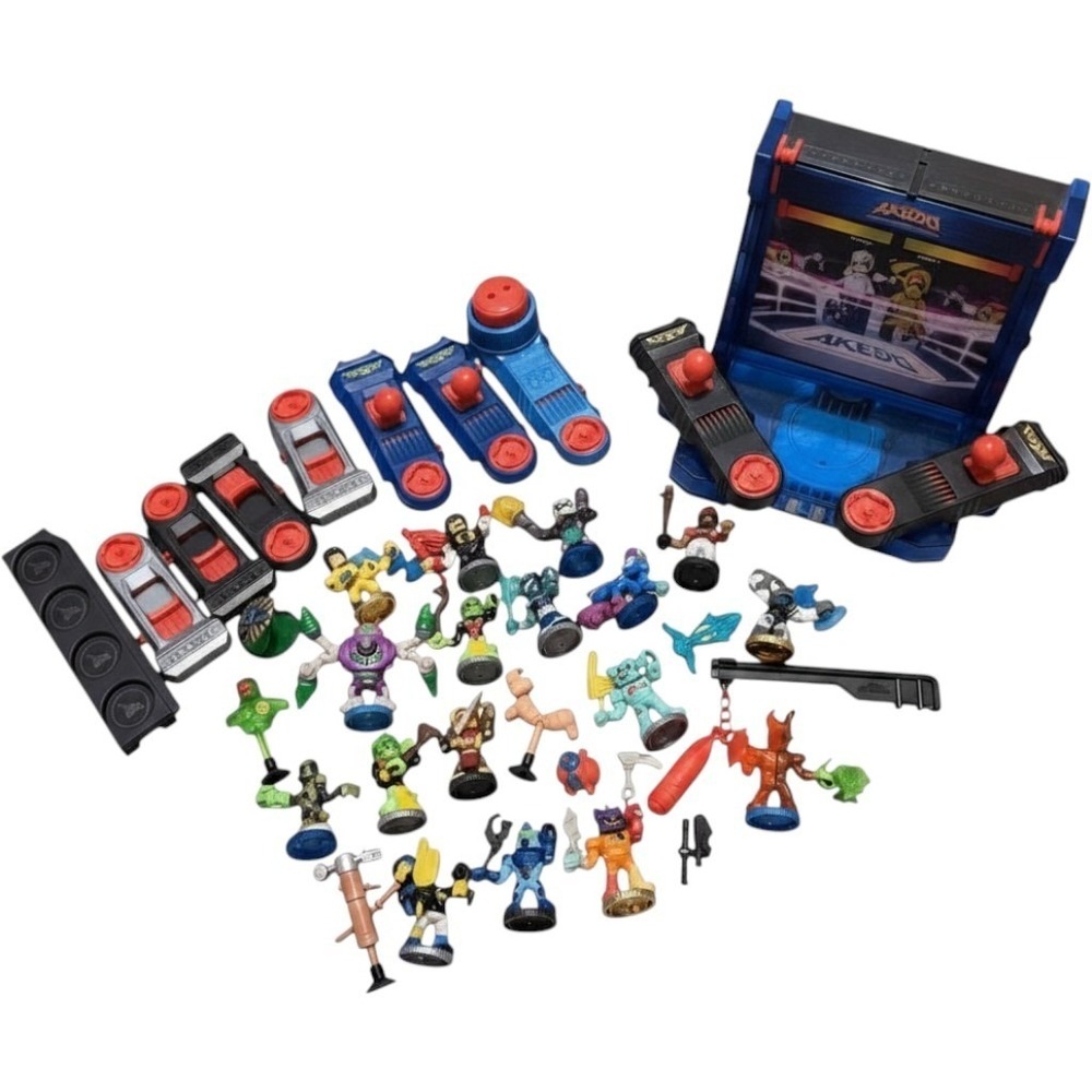 Akedo Ultimate Arcade Warriors Lot Battle Arena 7 Controllers 20+ Figures Toy